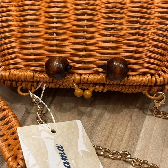 NWT Tommy Bahama woven Crab-Shaped Wicker Handbag - Picture 3 of 5